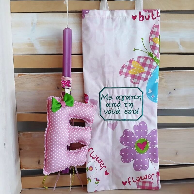 Λαμπάδα με μονόγραμμα Ε και κεντημένη τσάντα